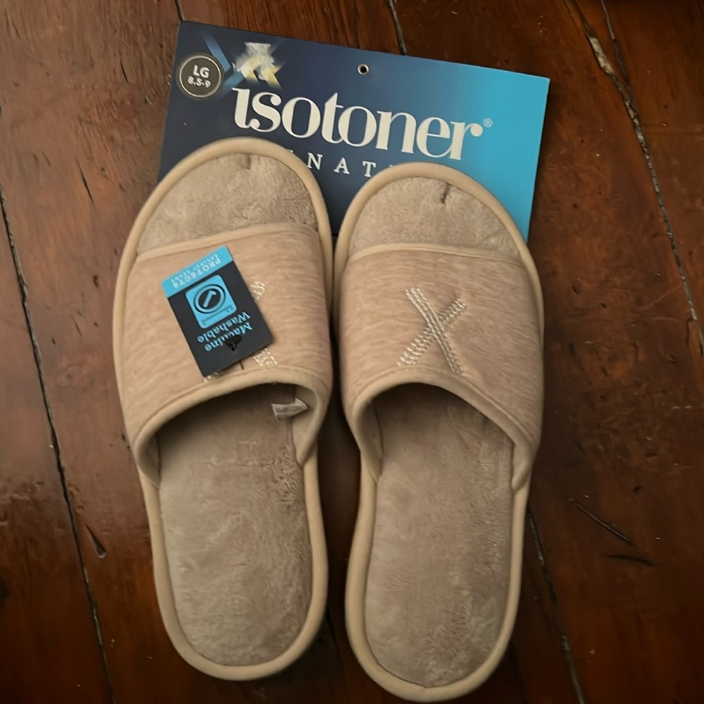 Isotoner signature  Slide Slippers (For Women) size LG

Great gift!